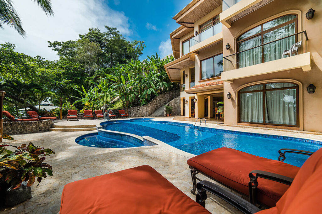 The Luxury Beachfront Villa of the week: Palacio Tropical
